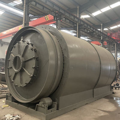 Machine automatique de recyclage continu de pneus pour la production de pétrole