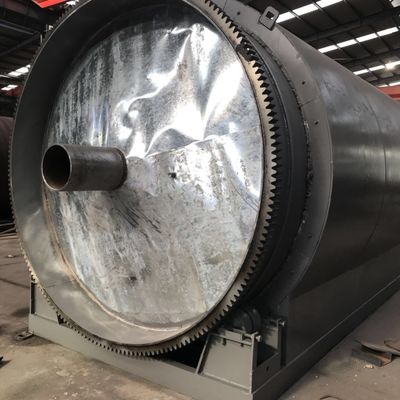 Machine de pyrolyse des déchets plastiques avec une production d'huile élevée et un panneau de commande convivial
